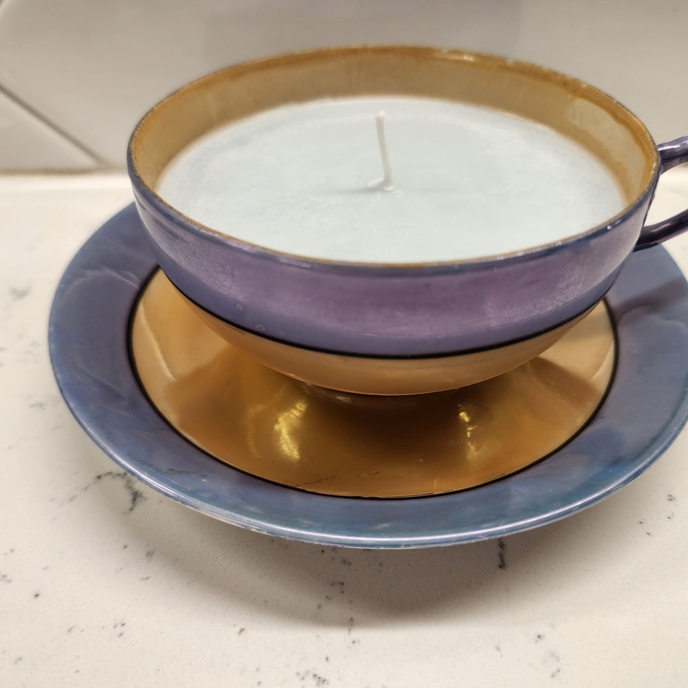 Teacup Candle in Japanese Hand-Painted Lusterware. SOY. White Currant Fragrance